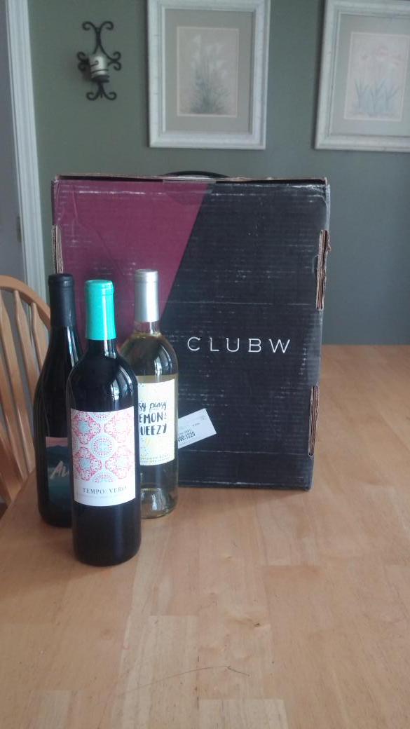 anglarge02's tweet photo. Thanks to @Influenster and @ClubW I got this delivered to my door! You can too use REFERME to save $ #Spring4Wine http://t.co/VhIM06ATRn