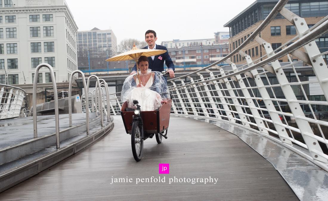 Tournerbury's tweet photo. Love it! RT @MrsPandP: #WeddingTransport > Groom cycled Bride to Ceremony 
via @jamie_penfold http://t.co/82ki9xS2XT http://t.co/SJM5GXLyIE