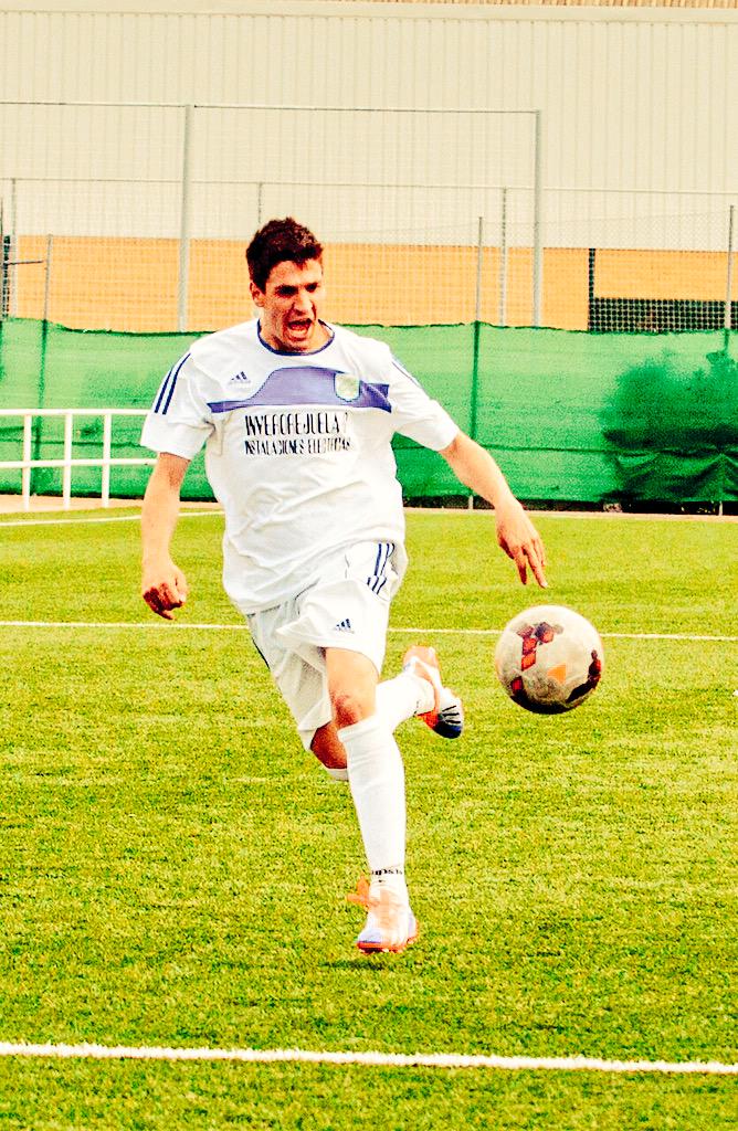 amarin_89's tweet photo. Un añito entero de la lesión!!por fin estoy jugando otra vez y disfrutando de lo que mas me gusta!!⚽️⚽️⚽️ http://t.co/MoBCnRQq6K