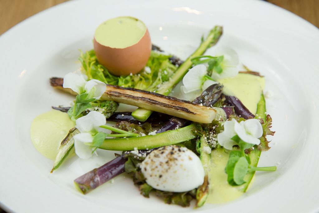 ChefsTableCH1's tweet photo. #asparagus #pheasantegg http://t.co/3jaZ0cXcLJ