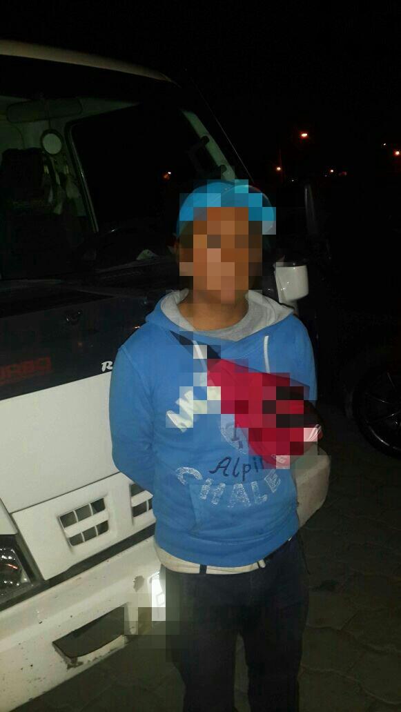 PoliciaEcuador's tweet photo. Operativo #PJ en sector de Pasa, detuvo a ciudadano por abigeato. Recuperado camión Chevrolet, placas PBD2106. http://t.co/Xtl4015WPU