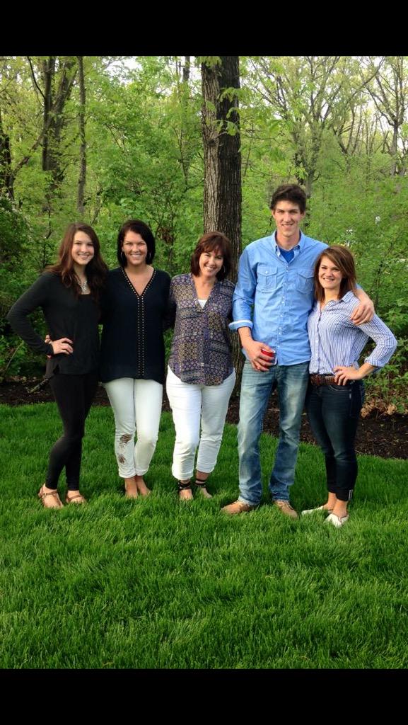 paigebrouwer's tweet photo. Happy Mother's Day from the Brouwer side! http://t.co/E8HB42bSaH