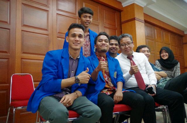 RT <a href="/andrisaragih6/">Andri Saragih II</a>: Bersama Dr.Shahizan Hasan pemateri seminar HMJ BK FKIP <a href="/kampusUMSU/">Kampus UMSU</a>