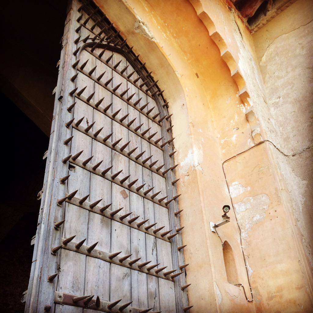 AkankshaDureja's tweet photo. Another door to a lost world. #BoltDrives to #Neemrana by @blogadda 😊 http://t.co/kdru8Ys309