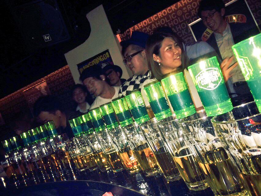 Rockaholic渋谷 土日のみ昼営業 イエーガーボムトレイン発車 本日のイエーガーボムトレインは2両編成 そして発車の合図はやっぱりcrossfaithのjagerbomb 皆様 乗り遅れのないようにお気を付け下さいませ 今夜もまだまだお待ちしております