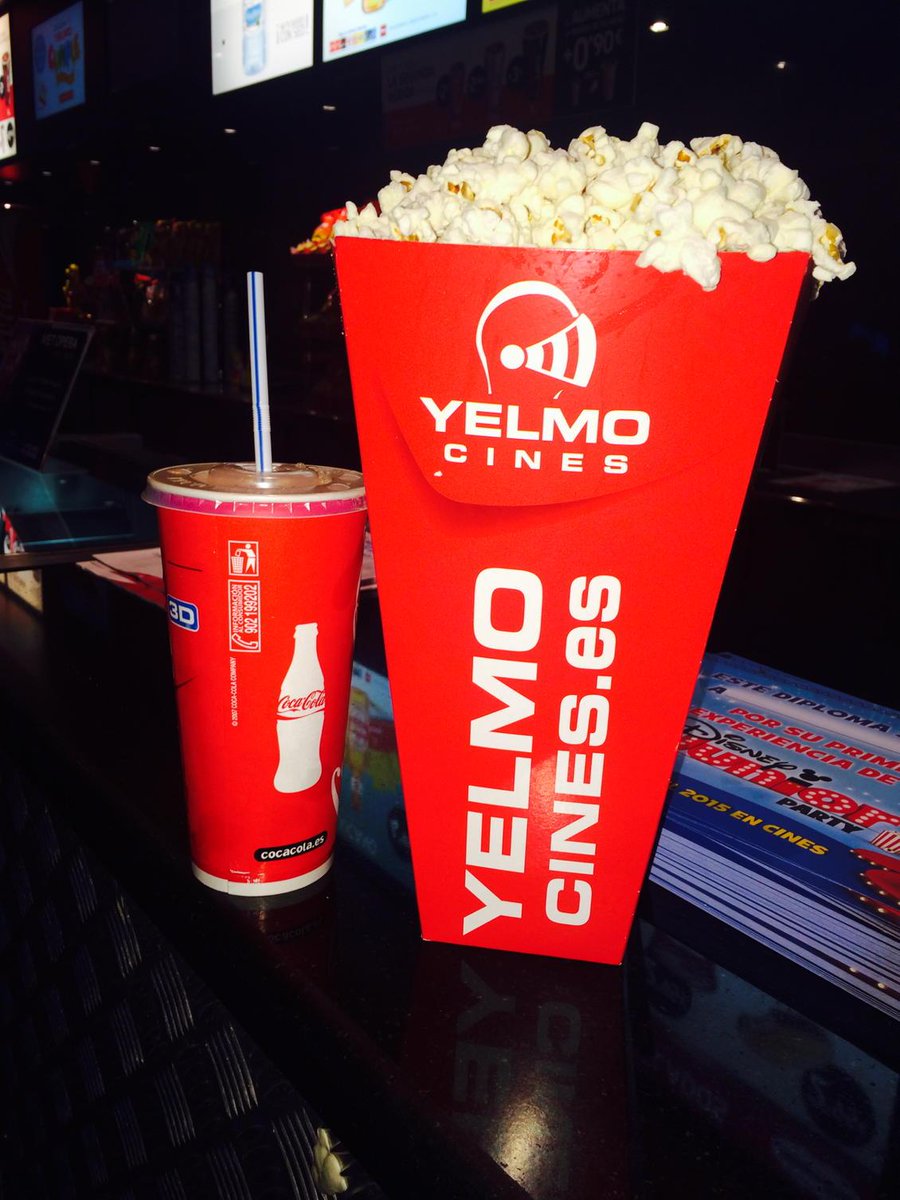 RamonSFdez's tweet photo. Noche de cine con mi pequeña!!! @ItziarRuizP http://t.co/mQyAbucl2h