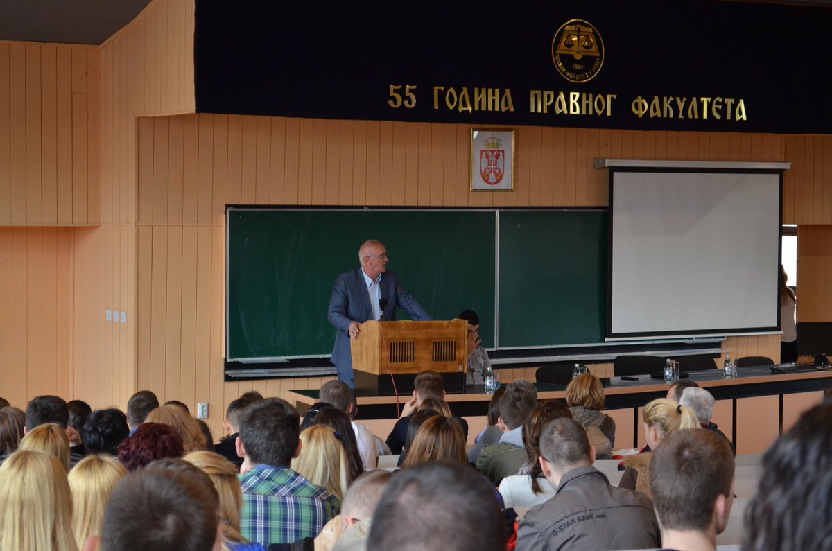 PSPnis's tweet photo. Današnje predavanje poverenika za infomacije od javnog značaja na Pravnom fakultetu u Nišu. http://t.co/B85gHBKI8b