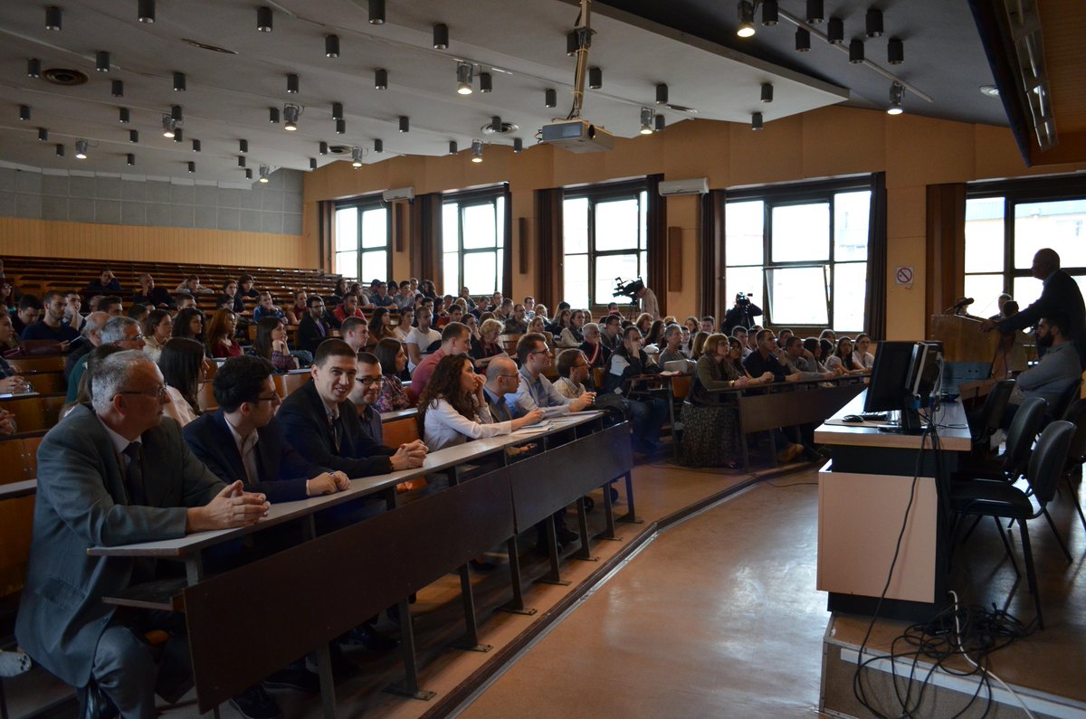 PSPnis's tweet photo. Današnje predavanje poverenika za infomacije od javnog značaja na Pravnom fakultetu u Nišu. http://t.co/B85gHBKI8b