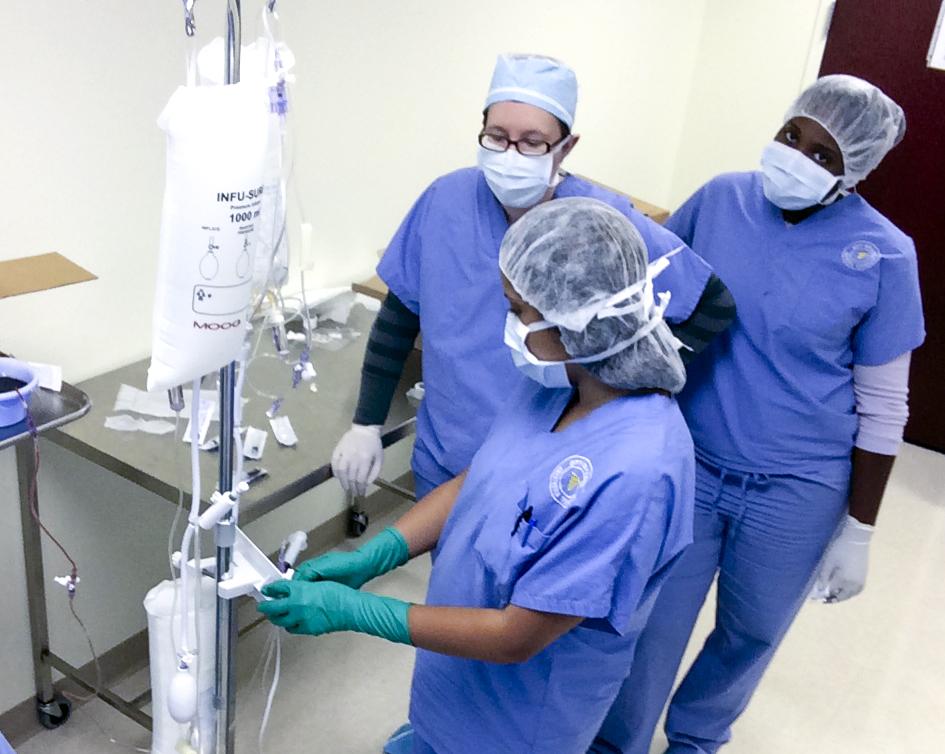 CityCollegeORL's tweet photo. #AnesthesiaTechnology students practicing Invasive Lines in the lab #AnesthesiaTech #TrainingDay #citycollege http://t.co/P5GRFUyUDR