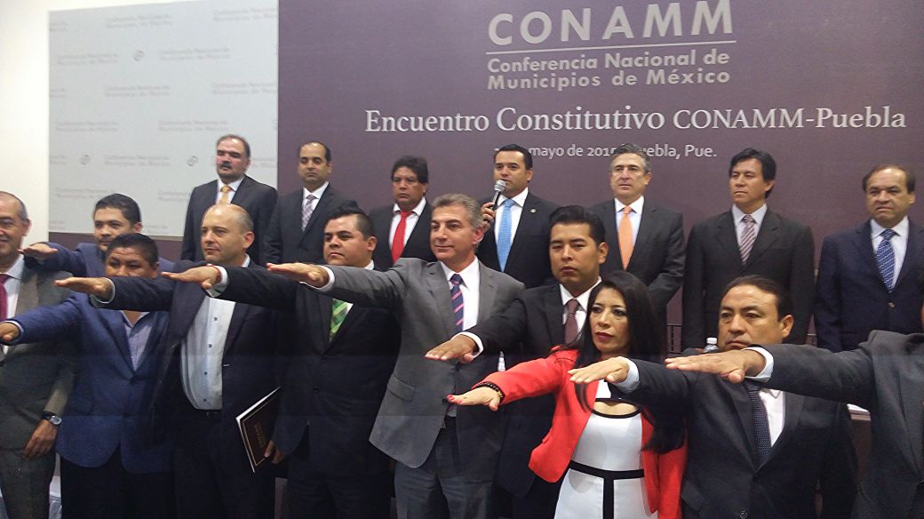 TonyGali's tweet photo. Toma de protesta de la Mesa Directiva de @CONAMM #Puebla, la primera del país. Trabajando por municipios fuertes. http://t.co/n7TrfEdzXl