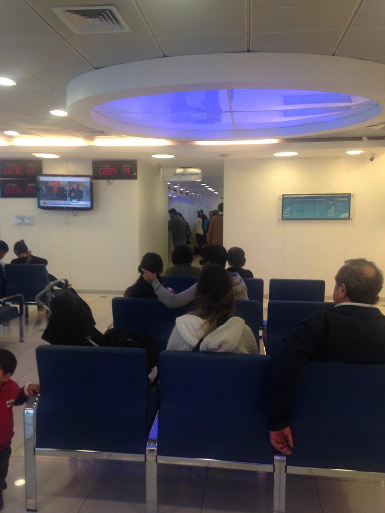 “<a href="/CcFrancisca/">Francisca Cisternas</a>: #lopeorquemehapasado,<a href="/MovistarChile/">Movistar Chile</a>  Visita número 17 y seguimos con problemas... ”// valor!!!