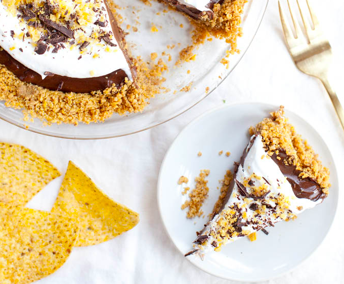 findingvegan's tweet photo. Chocolate Cream Tortilla Chip Pie (GF) http://t.co/QVwR6ghqPe by @ourfourforks http://t.co/ZoSx8DBJej