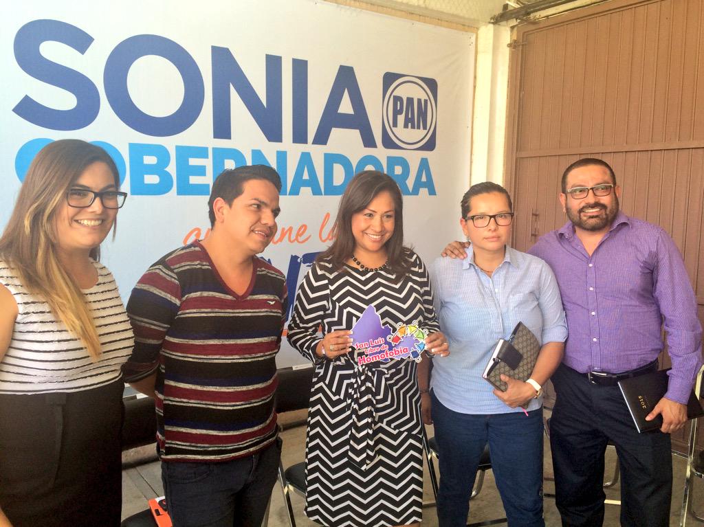 PiensaLibreMex's tweet photo. San Luis libre de homofobia. @SoniaMendozaSLP con la comunidad LGBTI. http://t.co/wZ7M2izu3V