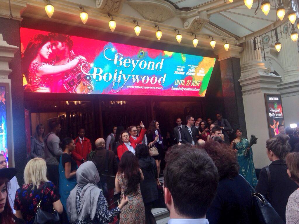 momtazbh's tweet image. Glitz glamour &amp;amp; some seriously amazing music am loving @BeyondBolly #intervaltime #Galanight #musical #WestEnd