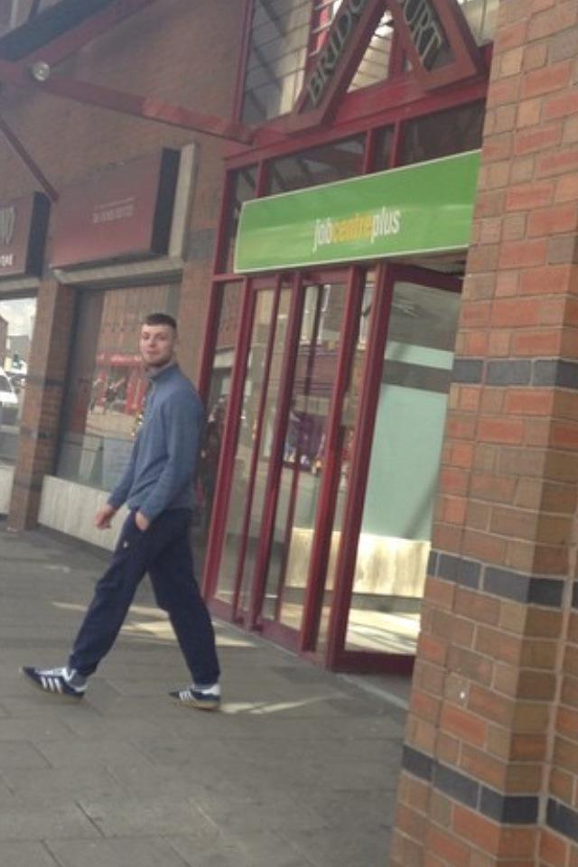 DeclanCairns97's tweet photo. Gyro day #gyro #ShotThrough #Dole @olisimpsxn http://t.co/ns2pvVM0FF