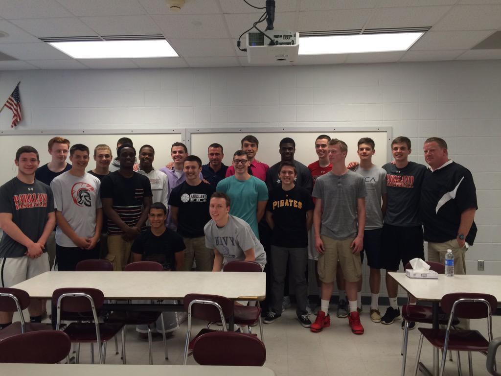 PHSMiddayNews's tweet photo. @c_herren with the girls and boys basketball teams http://t.co/8YzjKq7Azt