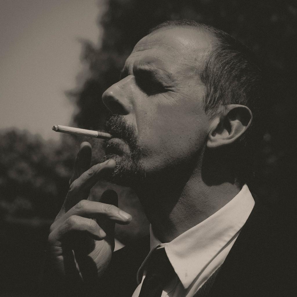 bart1eby's tweet image. richard, 2014 - benjaminjborley.tumblr.com/post/118701827… @seeingreduk (bts) with @wanderingtiger