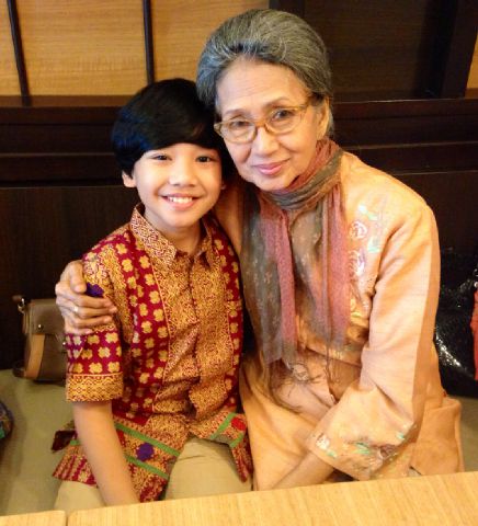 yudetra's tweet photo. W/ Oma Ade irawan n te Dewi Irawan... http://t.co/VIZ4VBKVvX