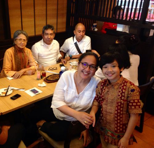 yudetra's tweet photo. W/ Oma Ade irawan n te Dewi Irawan... http://t.co/VIZ4VBKVvX