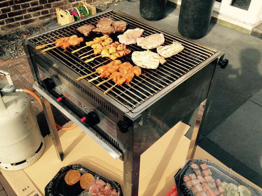 Gertjan_deVogel's tweet photo. Heerlijk #bbq @vrwelzijn #nainspanningkomtontspanning http://t.co/Yi8UoY3yC9