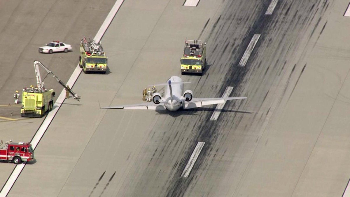 KTLA's tweet photo. Update: No injuries reported on SkyWest Airlines plane after emergency landing at LAX http://t.co/yRHMSJ2l7X http://t.co/vx1R3wfyod