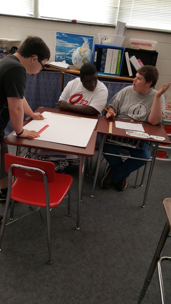 kmcecconi's tweet image. Collaborative groups for a #MeOnTheMap project! #erhsCCAC @JErdie_ERHS @KA_Hoyt @Jrdn_Baker @Cedwards_07 @lynn_moody