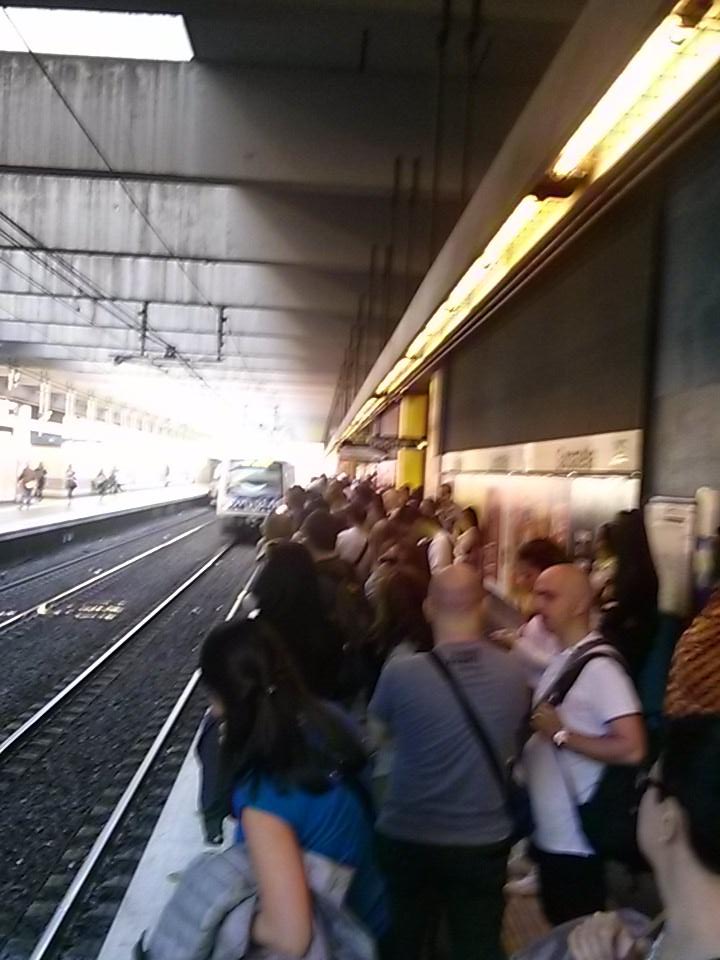 iwoak's tweet photo. @InfoAtac metrob direzione termini tutto OK? http://t.co/viFEX6ufUC