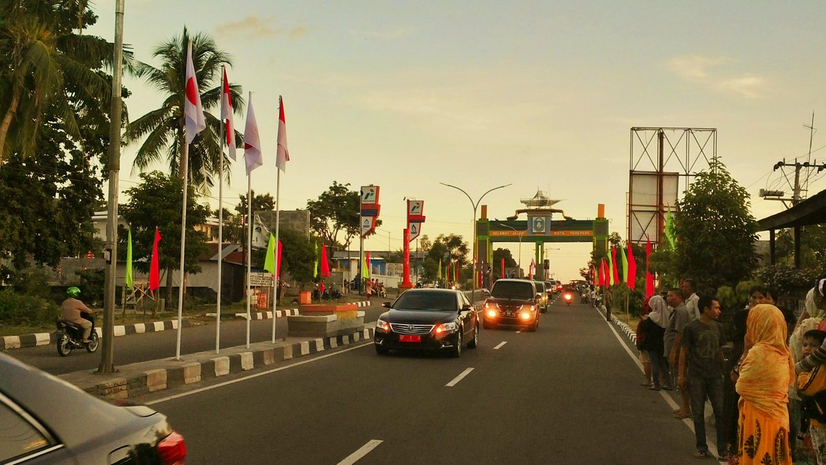 _KotaParepare_'s tweet photo. BJ. Habibie Tiba di Parepare http://t.co/bFMTgLWVUZ
#ParepareKotaHabibie http://t.co/vNeMiwOA1Z
