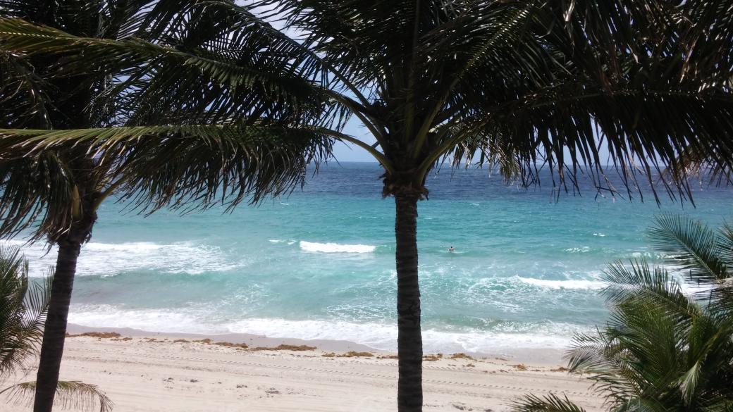 Micole_J's tweet photo. #CoolingIt http://t.co/GJA0z53r14