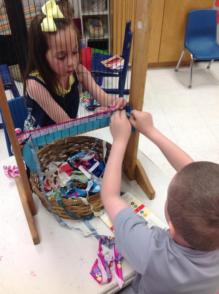 parkview_fdk_bb's tweet photo. Learning to weave. #TLDSBlearns #tldsbkteach http://t.co/NbFnU2RmOJ