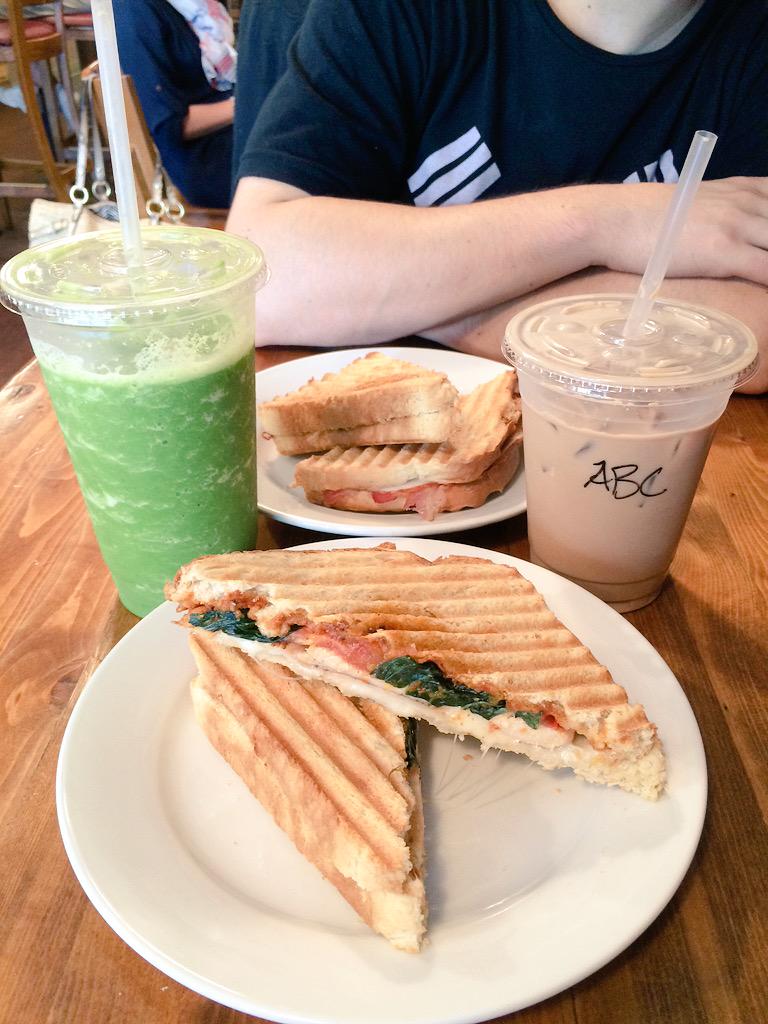 MalisaKay21's tweet photo. Perfect post workout lunch 😍#beanrushcafe http://t.co/cVkEdG4ghv