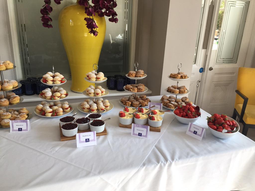 OrangeryDining's tweet photo. Afternoon tea has gone down a storm. Prosecco all round #fun #sparkling #jamncream http://t.co/SjXLN9Z1mI
