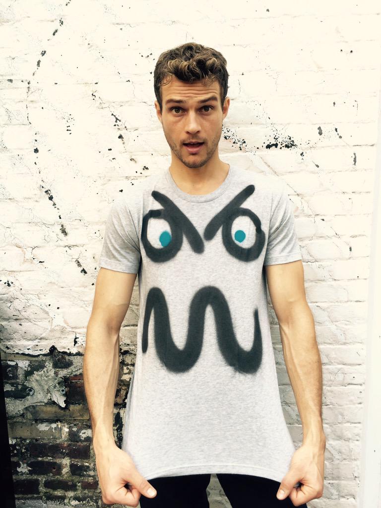 fryRyCooper's tweet photo. Thanks for the handmade shirt @thoreauarden123 http://t.co/sLjMWKsZ1K