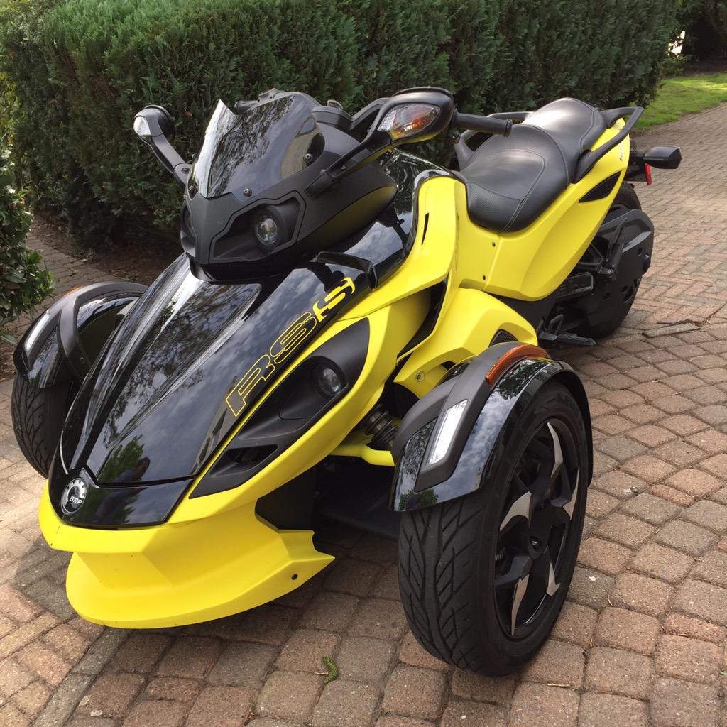 RicoVerhoeven's tweet photo. Check out this baby I picked up today.....#YellowNewBlack #CanAm #Speed #LikeItFast  #Swag http://t.co/aMArZMjUlA http://t.co/fz4cjtBDQa