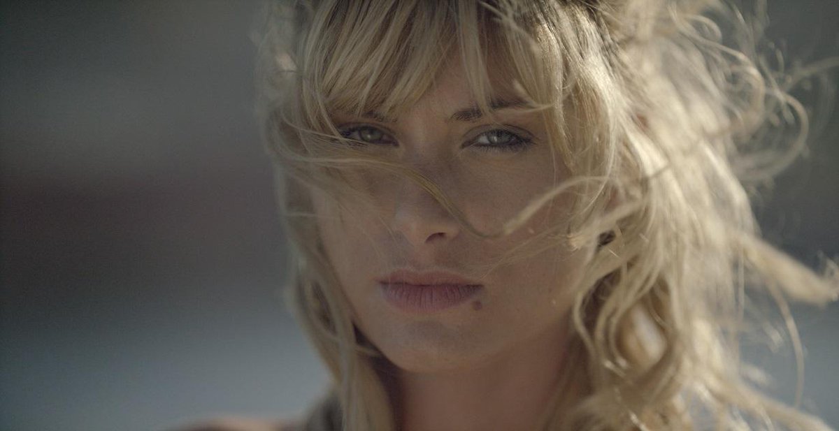 BAC_FILMS's tweet photo. AU PLUS PRES DU SOLEIL avec #MathildeBisson : le mensonge est parfois une preuve d'amour. Au cinéma le 16 septembre. http://t.co/FqqnWXytsZ