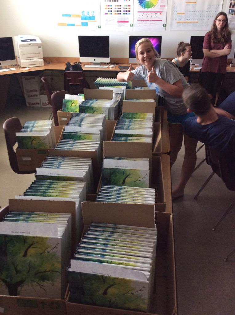 MrsFarnesi's tweet photo. Yearbooks will be delivered THIS Friday!! #ouryear #growthinprogress http://t.co/3zIsIZvmDe