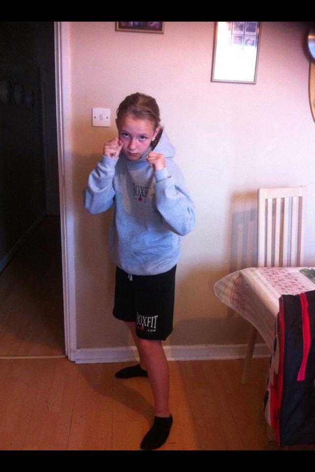katielane2003's tweet photo. Loving my prizes from @boxfituk thank u so much....#champion👍👍👍😃😃😃 http://t.co/rPLk6fGGrn