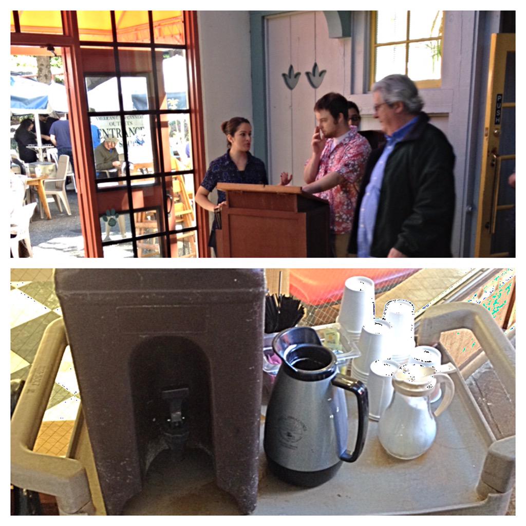 sean_konishi's tweet image. #FirstAwakenings has very long wait lines, but provides complimentary coffee for the wait #customerretention #busi323