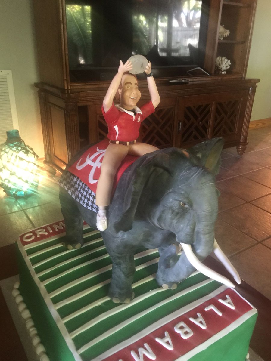 keywestcakes's tweet photo. Alabama cake with a surprise inside #rolltide #Gators http://t.co/EfBWHJpIoR