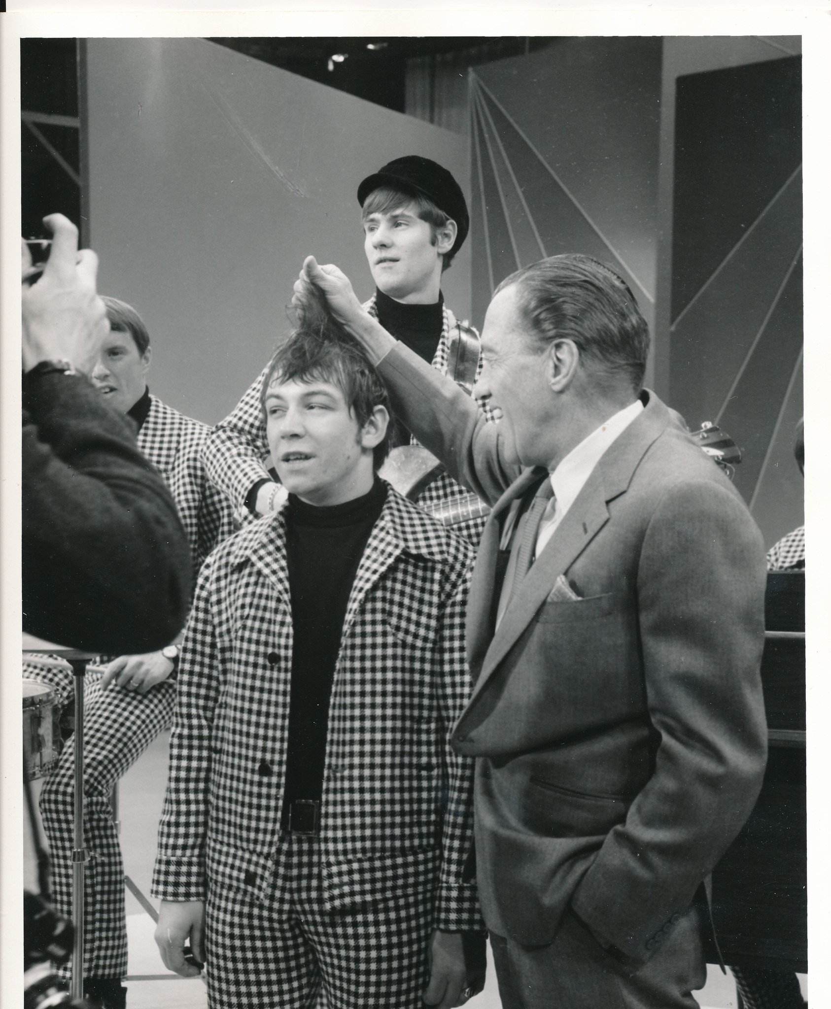 Happy Birthday Eric Burdon ! Here he is with Ed Sullivan and The Animals on The Ed Sullivan Show in 1966. 