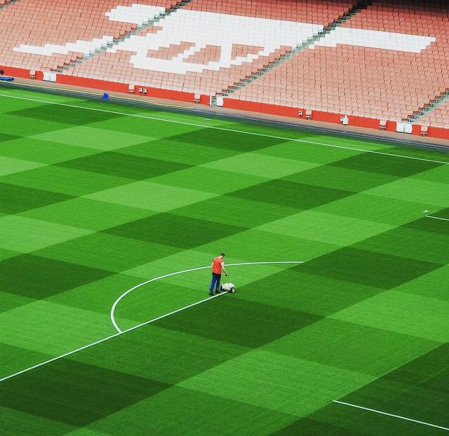 Footballtweet's tweet photo. The Emirates getting ready for tonight's match. That pitch looks perfect. http://t.co/X2AqO8uHOk