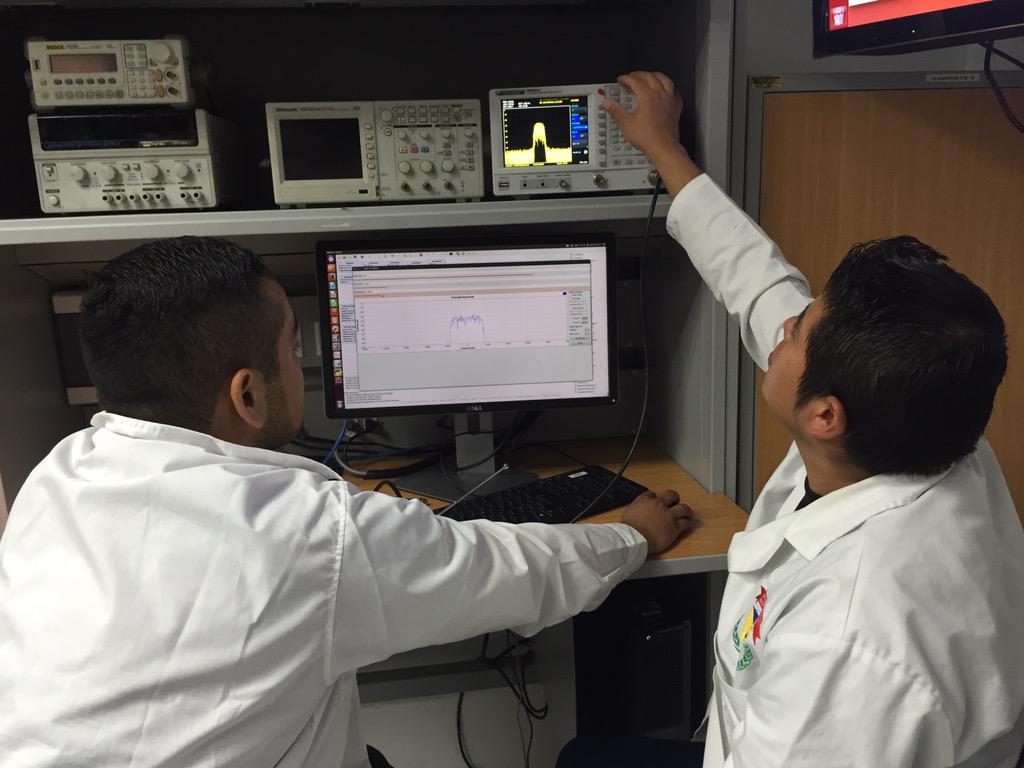 andresdorado91's tweet photo. #usrp #research #laboratory #Attus @jrugelesuribe #SDR http://t.co/BvfaL18clB