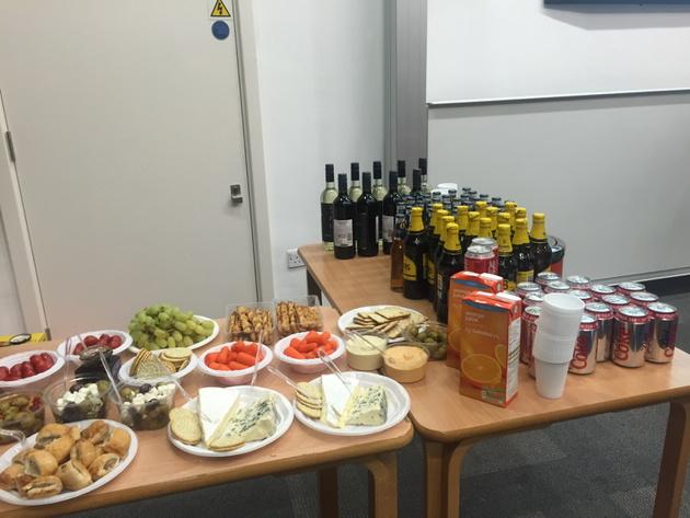 ResearchThing's tweet image. We are ready to start kicking off, food and drinks served. Make your way to the G22 Pearson lecture room #studentux