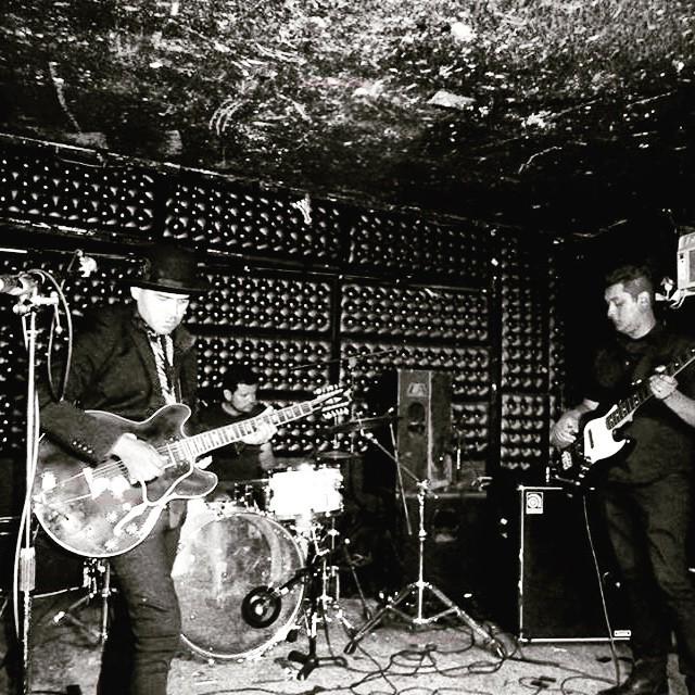 JennaTilveran's tweet image. #goodmusic #jonnyexistence Album Release Show #theslashes #threepiece #thecasbahsd #independent #albumrealease phot…