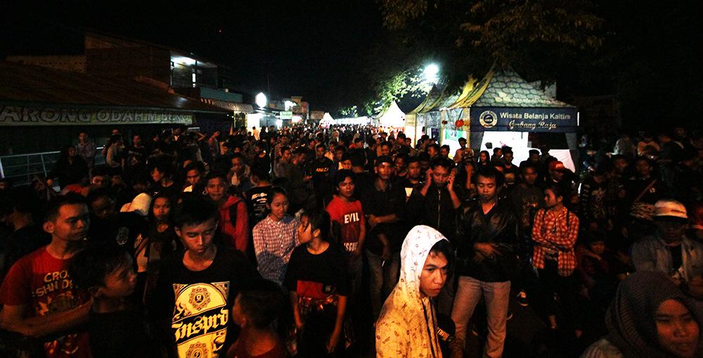 Tenggarong Kutai Kartanegara dgn segala Kegembiraan #ETAMFEST2015 <a href="/ritawow_1973/">Rita Widyasari</a>