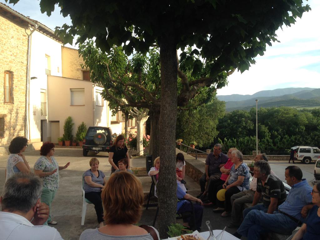 ERCTremp's tweet photo. Avui també estem escoltant el que ens volen dir la gent de Palau de Noguera. #munitremp15 @ERCTremp @MPIlarCases http://t.co/N3BI3u53aG