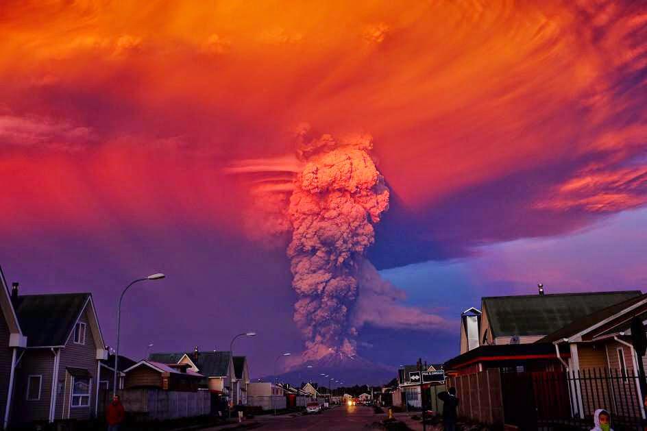 pacoragageles's tweet image. 4 Impresionantes volcanes: 
Villarrica (Chile) 
Mauna Kea (Hawaii)
MonteFuji (Japan)
Cabulco (Chile)