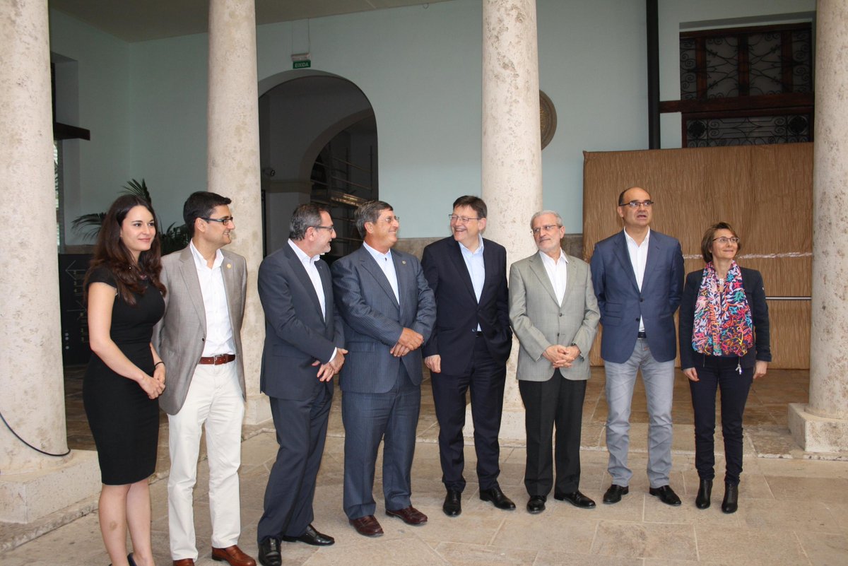 SocialistesVal's tweet photo. FOTO| @ximopuig manté un encontre amb els rectors de les universitats públiques valencianes #AnemaArreglarHo http://t.co/ymy5TvkpaE