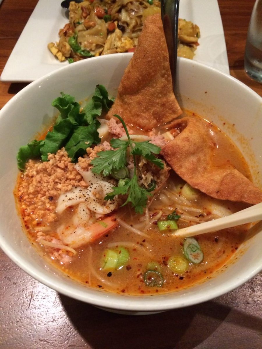 If you live in, or are visiting the #Portland area, you should check out #RedOnionThaiCuisi... bit.ly/1byTTMG