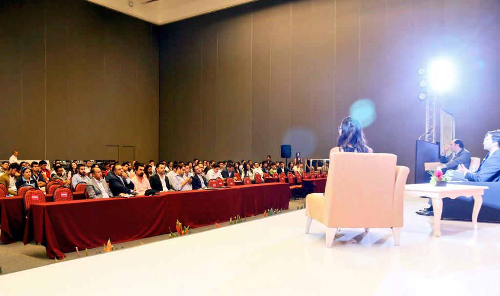 JE_CMIC's tweet photo. Gracias a todos los Universitarios que estuvieron presente en la EXPO Construcción CMIC!!! http://t.co/xSp8ijRgxT